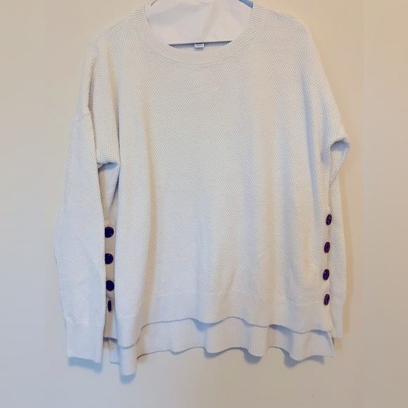 White long sleeve sweater - Picture 1 of 4